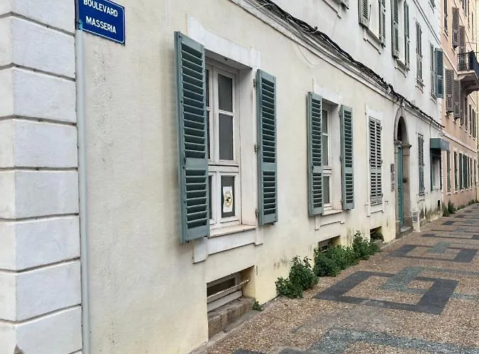 Hyper Centre Apartment